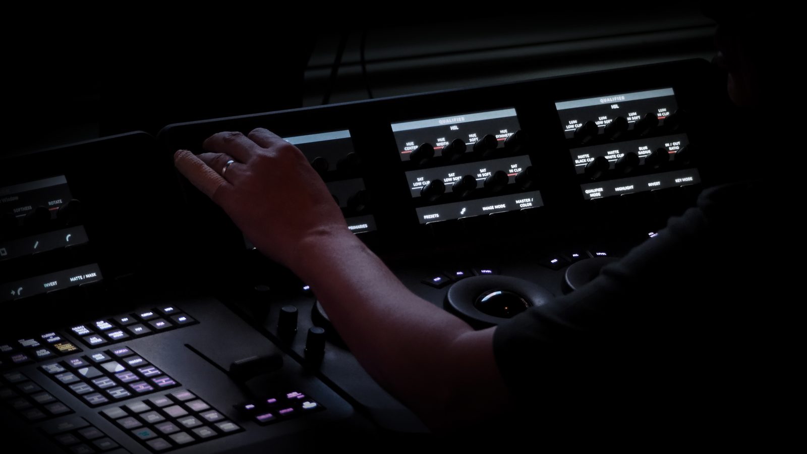 Audio routing configuration on a dark terminal display